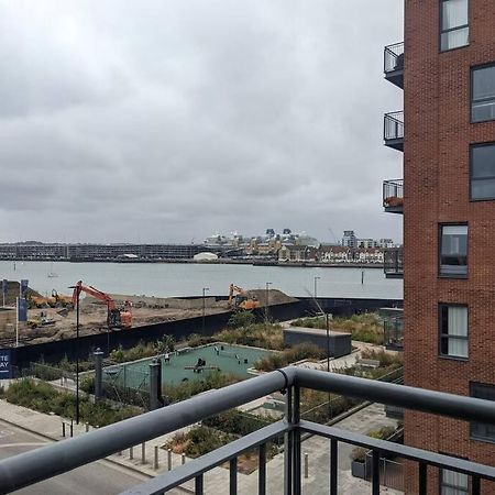 Homely 2 Bed Duplex With A River View 南安普敦 外观 照片